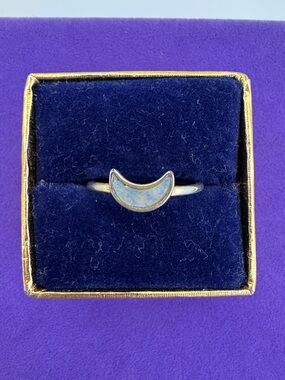 💛 Gold Tone Crescent Moon Faux Opal Ring